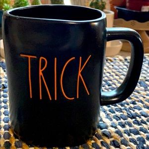 Rae Dunn TRICK/TREAT Halloween mug